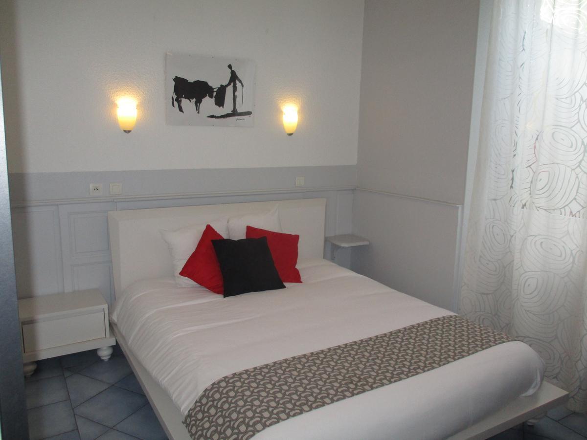 Hotel La Tour Des Fees Quissac  Exterior foto
